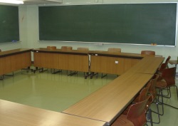 私が大学生の時のゼミの教室